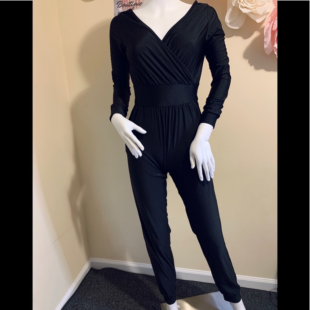 5/$25 Sexy Jumpsuit Size Small 🌸😍